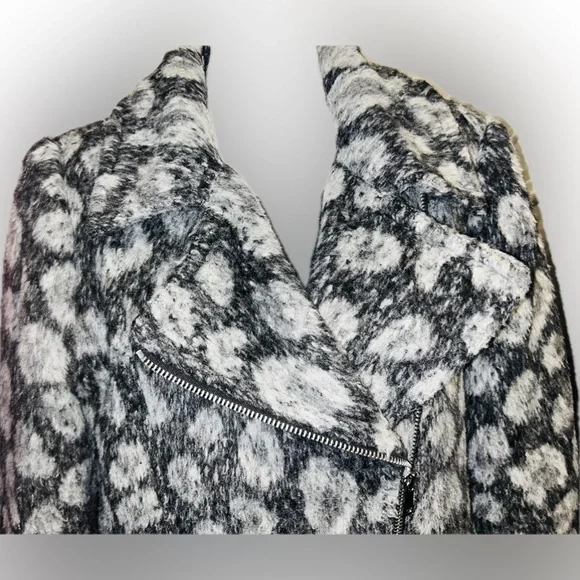 EUC Loft SZ M dark/light gray coat w/exposed silver zipper, 2 front pockets. - Picture 7 of 10